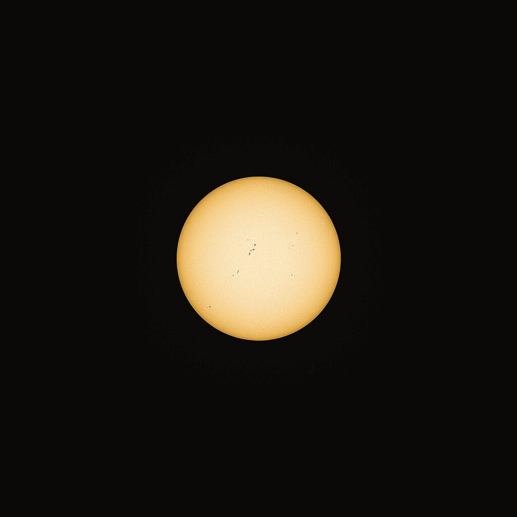 Oberfläche der Sonne mit sichtbaren Sonnenflecken - Start in der Astro-Fotografie