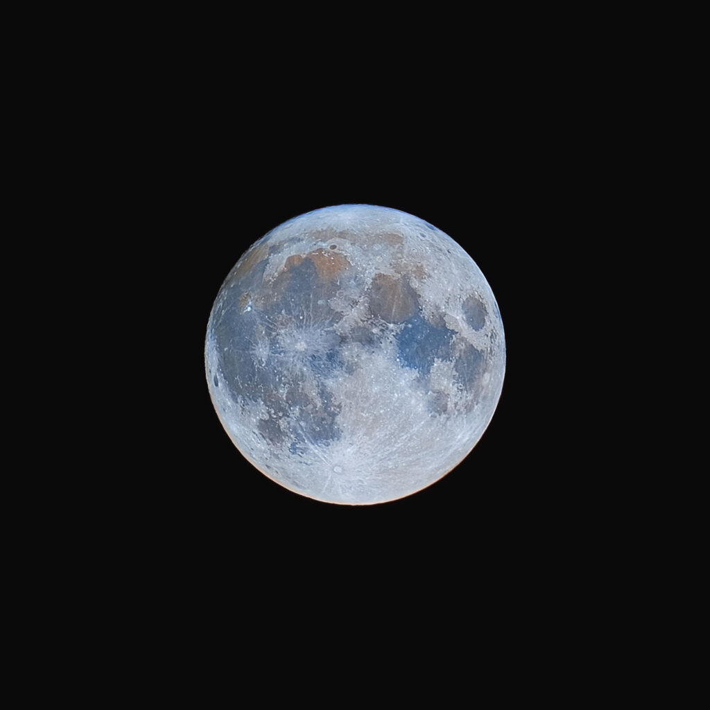 Vollmond mit verstärkten Farben der Minaeralien - Start in der Astro-Fotografie
